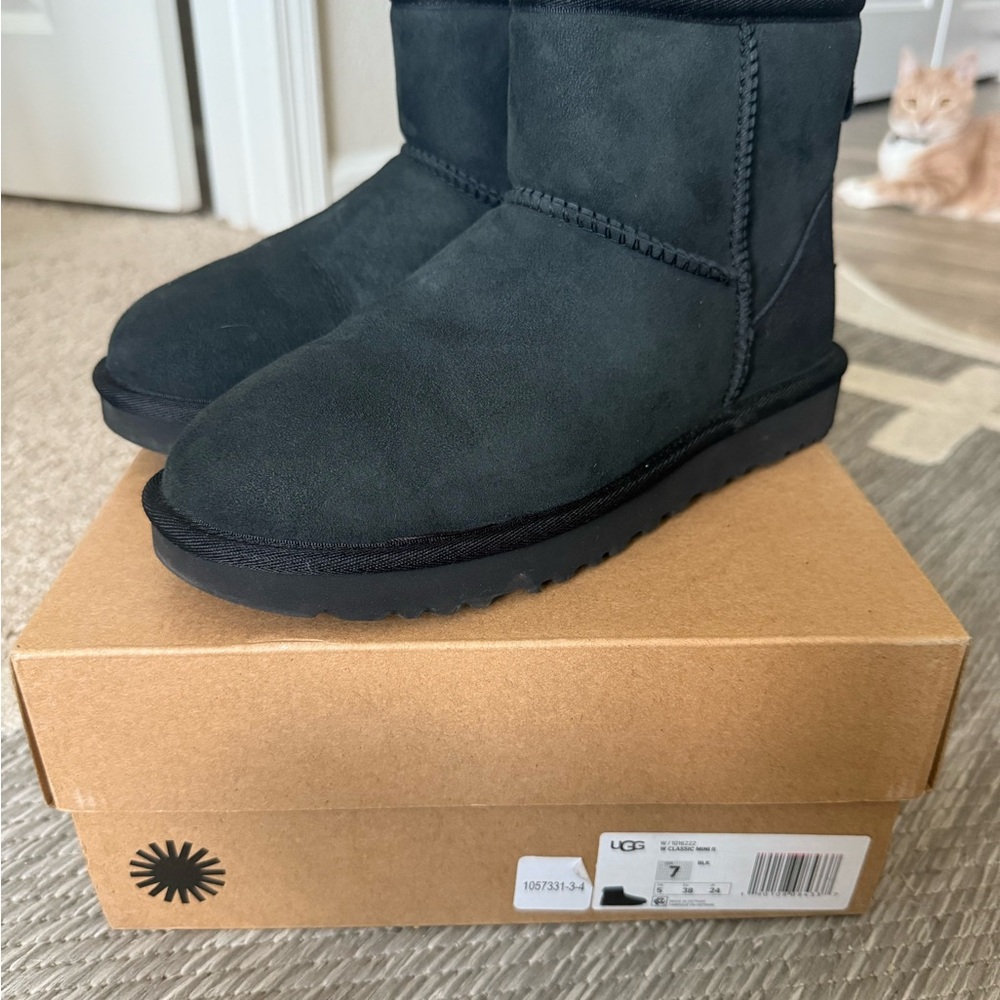UGG Classic Mini ll